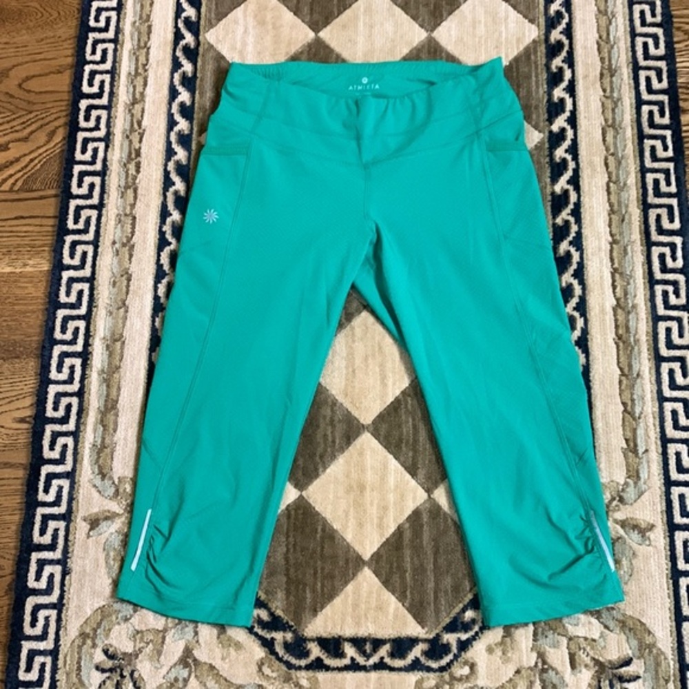 ATHLETA cropped capri leggings